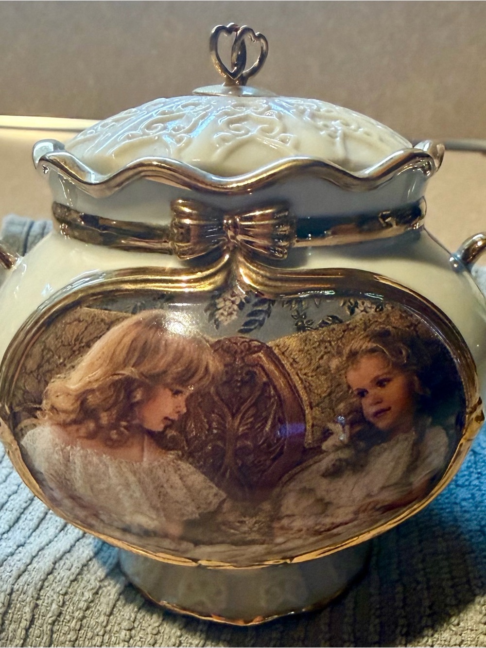 FRIENDS White and Gold Decorative Porcelain Jar with Romantic Portrait Panel
